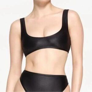 SKIMS Shine Swim Scoop Bikini Top Onyx Black Black